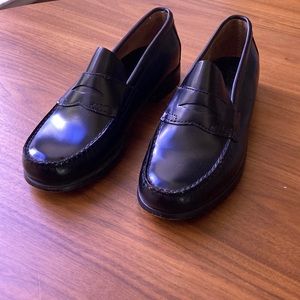 Bass Weejuns Willa Loafers - size 9. Great condition. Worn only 2 times